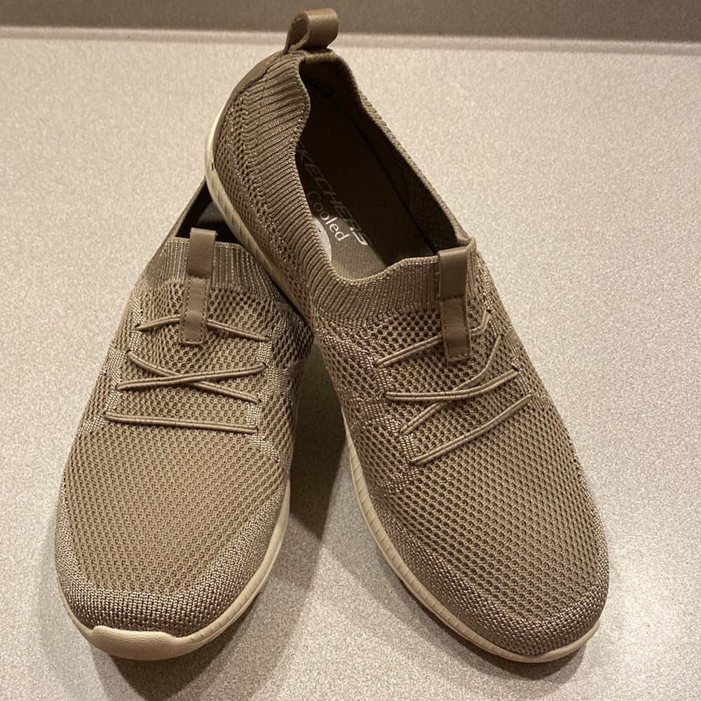 Sketchers arch fit air sneakers